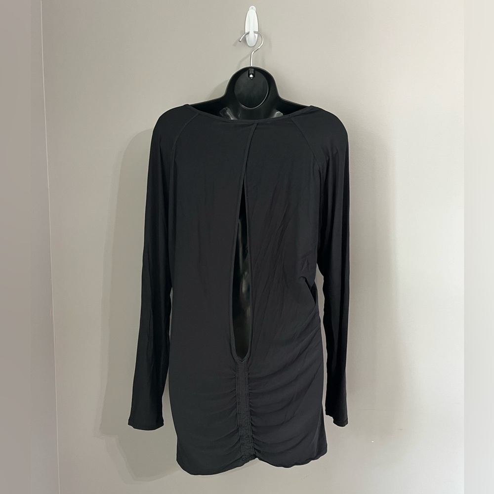 lululemon Black Long shirt with open back LULULEMON - Picture 2 of 2